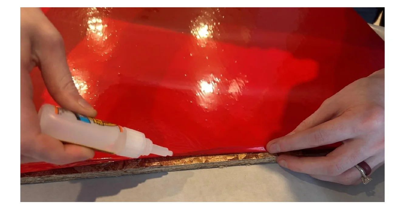 Figure 2.8 Optional: Glue Loose Edges